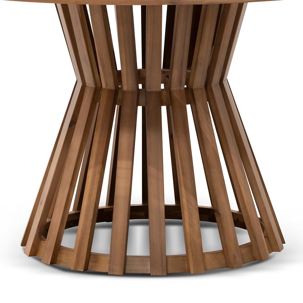Sennow 135cm Round Dining Table