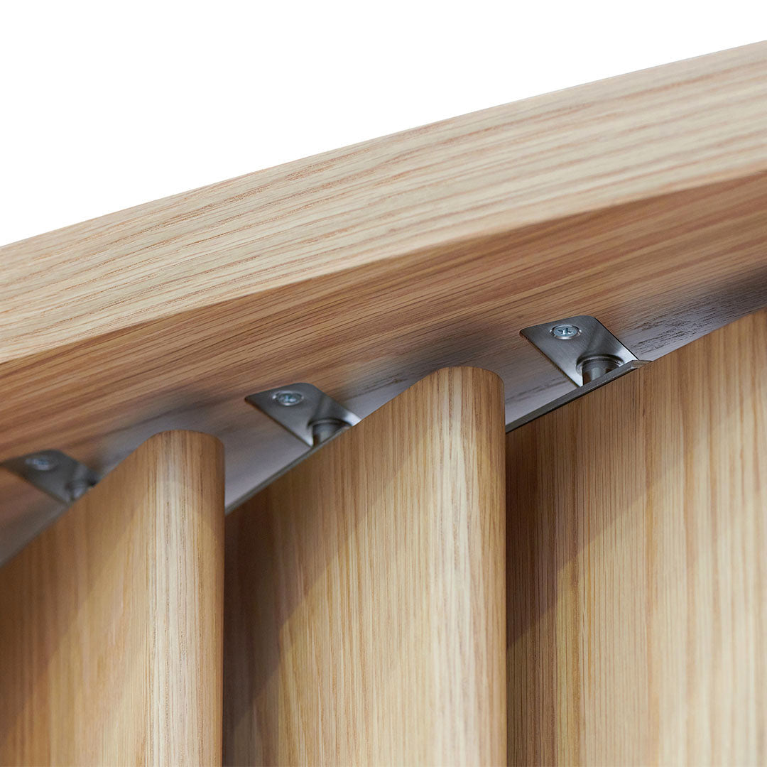 Pangbourne 300cm Curved Wall Stand