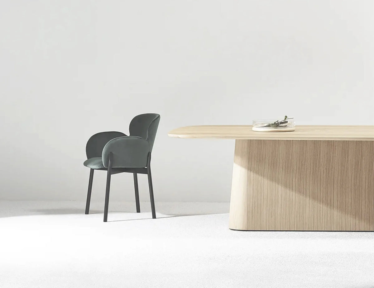 P.O.V. 465 220cm Oval Dining Table