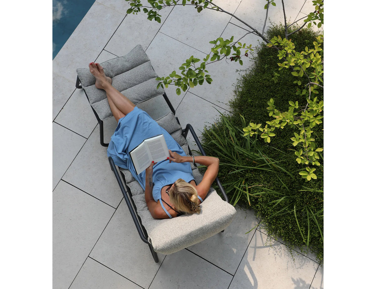 Paloma Outdoor Lounge Chair