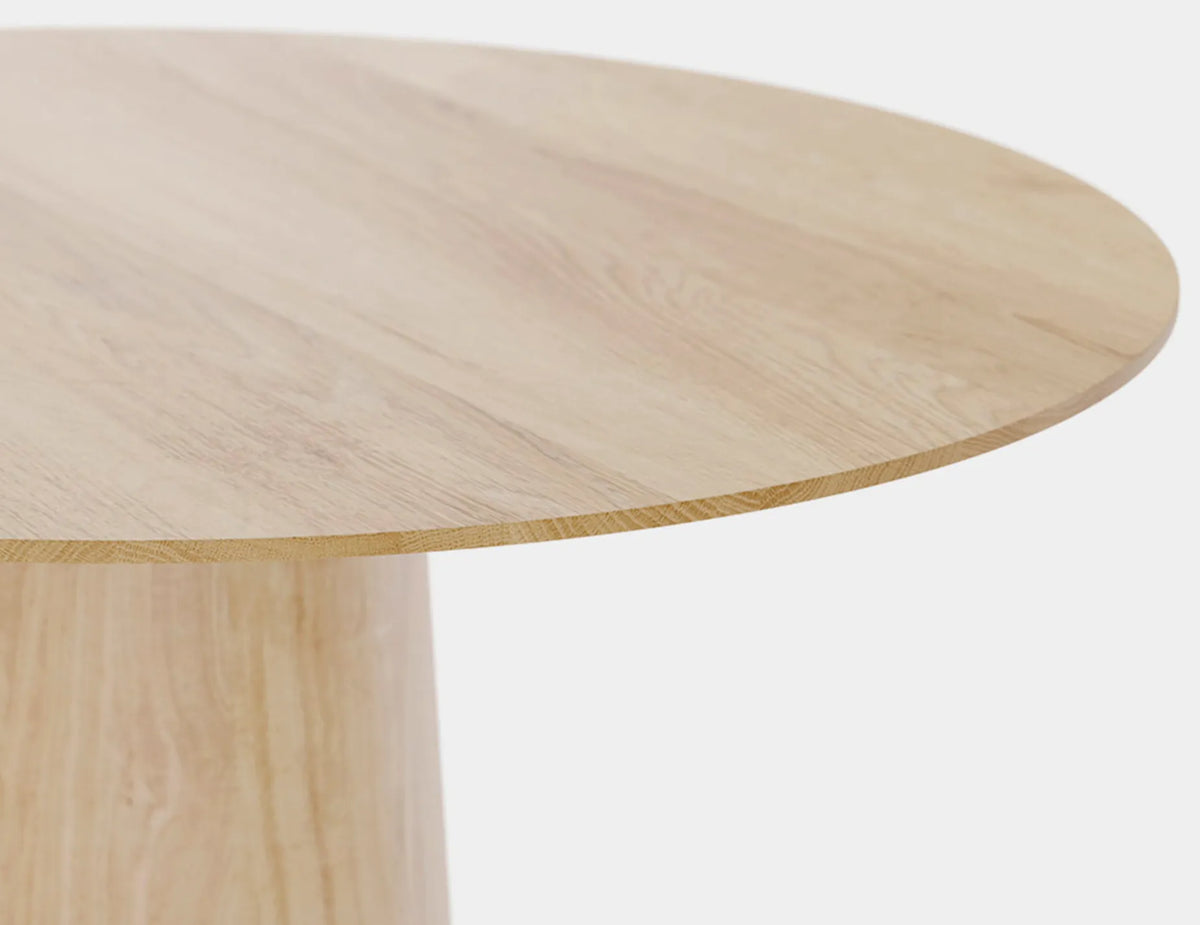 P.O.V. 462 120cm Round Dining Table